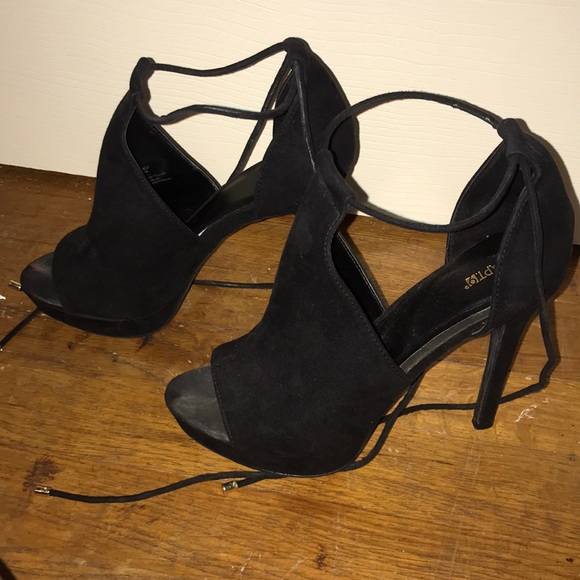 Black heels - Picture 2 of 3